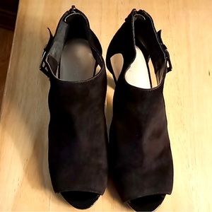 Franco Sarto Black Peep Toe Back Zip Suede Heels size 7.5M
